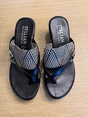Women’s Italian Shoemakers Black & Cream Colored Woven Slide Sandals - 9